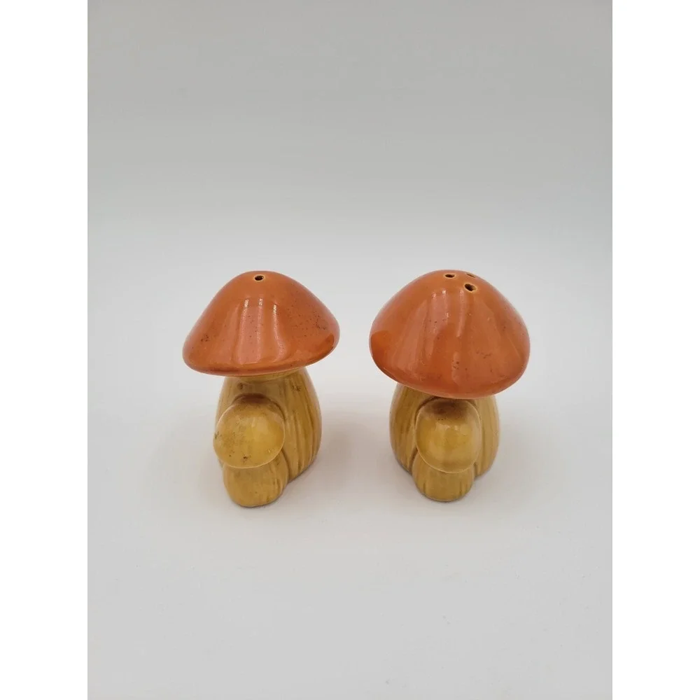 Vintage‎ 1970s Mushroom Salt and Pepper Shakers Orange Yellow Japan